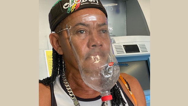Homem improvisa máscara em Santo Antônio de Jesus - saj, noticias, destaque