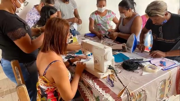 Teolândia: Voluntários fabricam máscaras de proteção para doação - teolandia, noticias