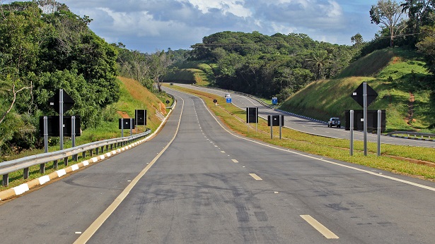 Lauro de Freitas: Após toque de recolher trânsito sofre mudanças na Estrada do Coco - lauro-de-freitas, bahia