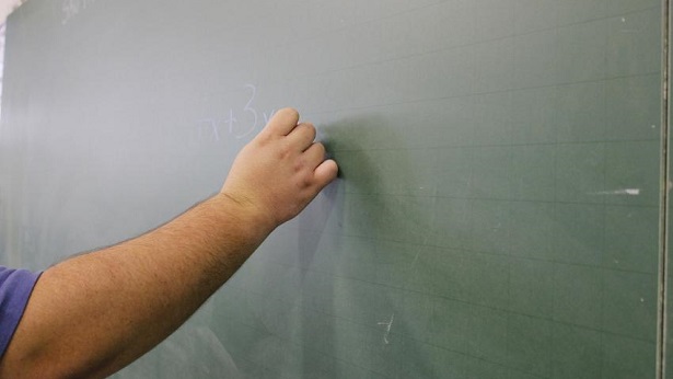 Jequié: Professores protestam contra parecer que altera pagamento de gratificação - jequie, bahia