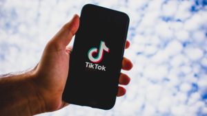 TikTok lança recurso para limitar tempo de uso por adolescentes em 1 hora - entretenimento