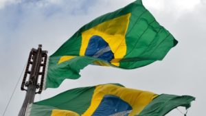 ‘Não vai demorar as bandeiras nacionais serão proibidas’, critica Eduardo Bolsonaro - politica