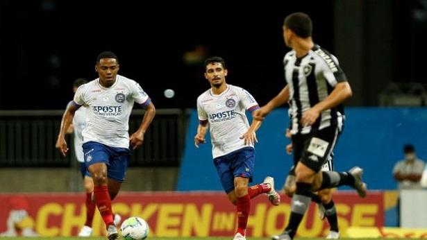 Com gol de pênalti no apagar das luzes, Bahia vence o Botafogo na Fonte Nova - esporte