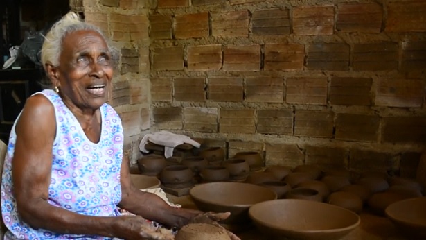 Maragogipe: Ceramista e sambista, Cadu, recebe da UFRB título de doutora honoris causa - maragojipe, educacao, bahia