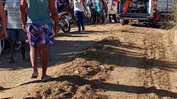 Cruz das Almas: Idoso e mulher morrem após moto ser atingida por patrol - destaque, cruz-das-almas, transito