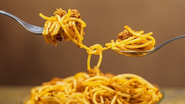 Receita de Espaguete com Atum e Mousse de Chocolate para tornar a ocasião inesquecível - culinaria