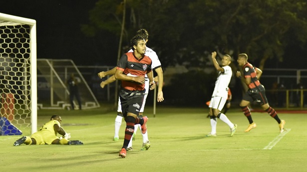 Vitória vence o Treze pela Copa do Nordeste e se aproxima de classificação - esporte