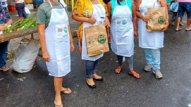 Itabuna: Feirantes recebem kits do programa Feira Segura – Viva a Feira - itabuna, bahia