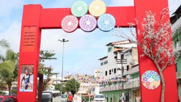Ubaitaba: Prefeitura enfeita cidade com tema junino e homenageia Isaquias Queiroz - ubaitaba, bahia