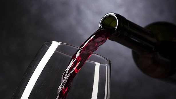 Ácido Tânico encontrado no vinho surge como aliado no combate a COVID-19 - bebidas