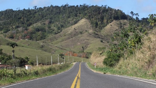 Trecho de rodovia é recuperado entre Ipiaú, Itagibá e Dário Meira - dario-meira, bahia