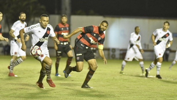 Em noite chuvosa, Vitória perde para o Vasco em casa - esporte