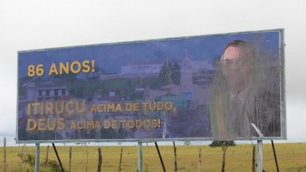 Itiruçu: Outdoors de Bolsonaro são atacados - vale-do-jiquirica, itirucu, bahia