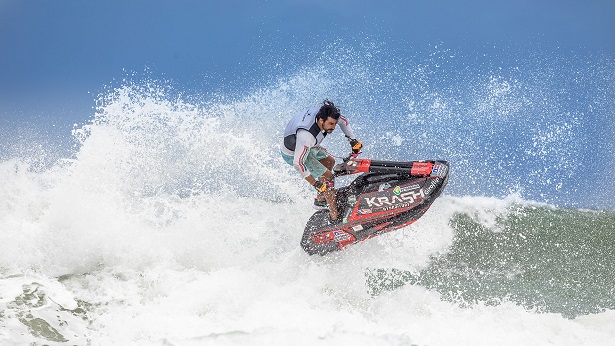 Baiano Bruno Jacob realiza treino especial antes do Mundial de Motosurf 2021 - esporte