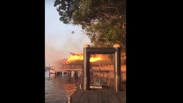 Porto Seguro: Hotel de luxo pega fogo em Arraial D'Ajuda - porto-seguro, bahia