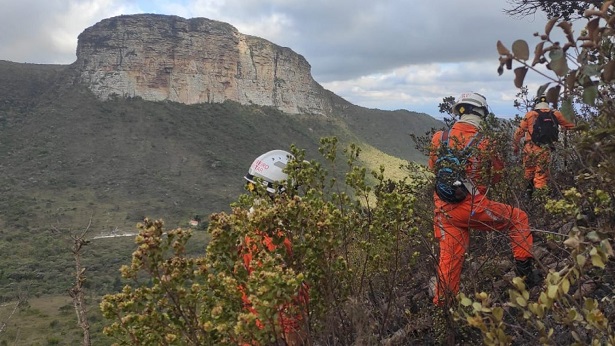 Bombeiros seguem combatendo incêndio na Chapada de Diamantina - chapada-diamantina, bahia