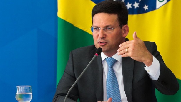 Roma comemora decisão de Bolsonaro em aumentar o Auxílio Brasil para 600 reais - brasil