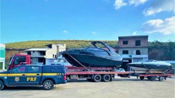 Mutuípe: PRF apreende barcos de luxo transportados de forma irregular - policia, mutuipe, destaque, bahia