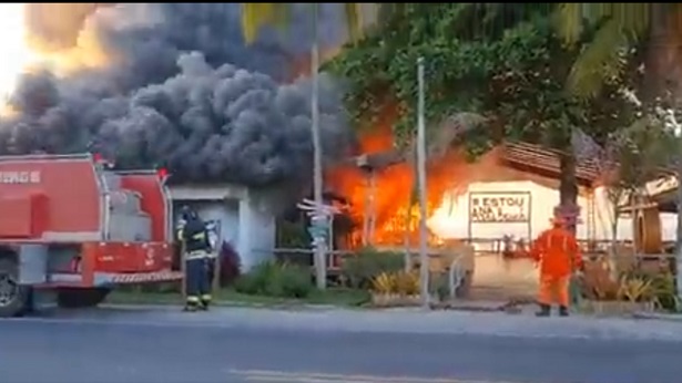 Porto Seguro: Incêndio de grande proporção atinge barraca de praia - porto-seguro, noticias, bahia