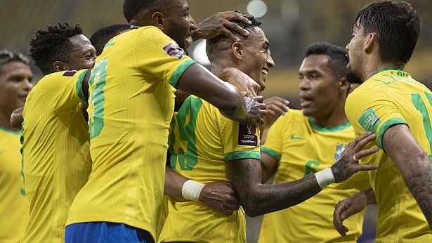 Brasil goleia Uruguai e segue líder das eliminatórias da Copa - esporte