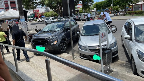 SAJ: Motorista estaciona em local proibido e ainda bloqueia rampa para cadeirantes - saj, bahia