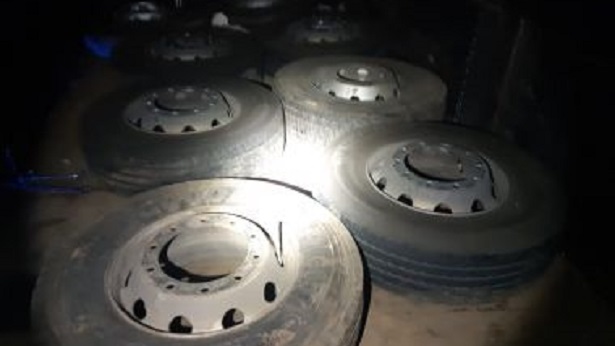 Inhambupe: Motorista é preso em ação que recuperou 15 conjuntos de rodas e pneus - policia, inhambupe, bahia