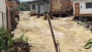 Ruas ficam alagadas em Wenceslau Guimarães após rio transbordar - wenceslau-guimaraes, destaque, bahia