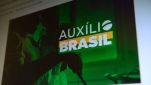 TSE veta propaganda do governo sobre cartão do Auxílio Brasil antes das eleições - brasil