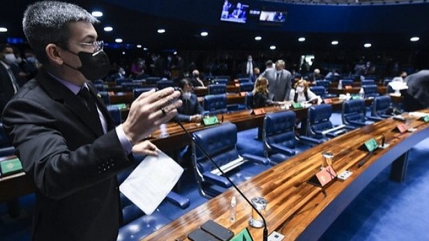 Senado aprova a PEC dos Precatórios em dois turnos - politica