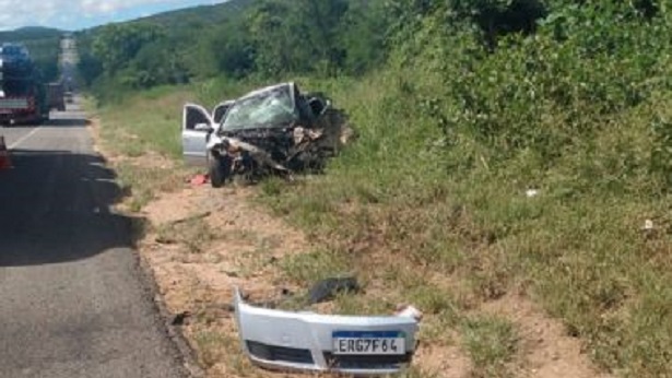Jaguaquara: Acidente com carro e carreta deixa um morto e quatro feridos na BR-116 - noticias, jaguaquara, destaque, bahia, transito