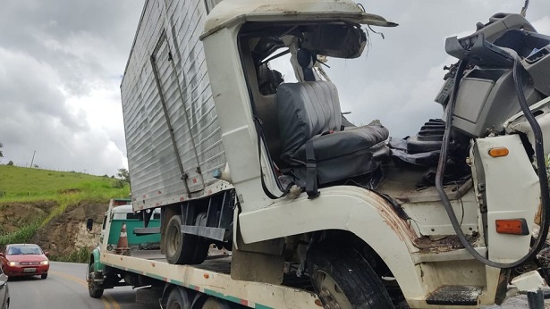 Homem morre em batida de caminhão entre Vitória da Conquista e Itambé - vitoria-da-conquista, itambe, bahia, transito