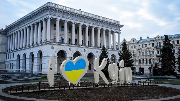 Dinamarca e Suécia reabrem embaixadas em Kiev, na Ucrânia - mundo, guerra