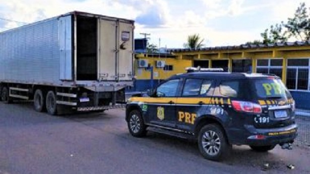 Senhor do Bonfim: PRF recupera caminhão roubado após fuga de motorista na BR-407 - senhor-do-bonfim, bahia