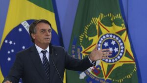 Bolsonaro diz que adesão de bancos à carta pró-democracia é causa de ‘paulada’ do Pix - politica, economia