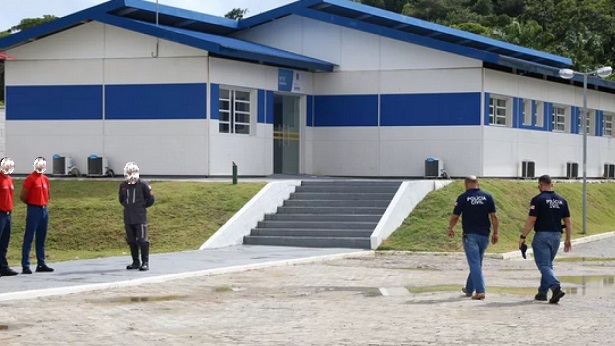 Homem morre carbonizado após ter casa invadida na Ilha de Itaparica - vera-cruz, destaque, bahia
