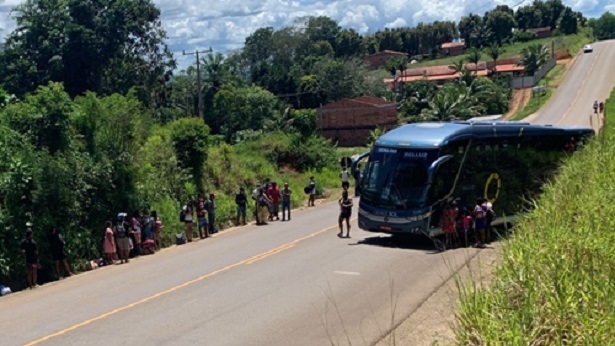 Camamu: Após motorista passar mal, ônibus desce de ré em rodovia - camamu, bahia, transito
