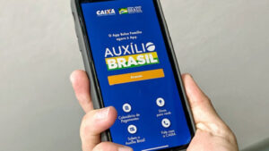 Auxílio Brasil deverá ser de R$ 400 reais no próximo ano - brasil