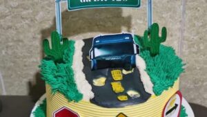 Maragojipe: Com bolo decorado com buracos, moradores celebram aniversário da BR-420 - maragojipe, bahia