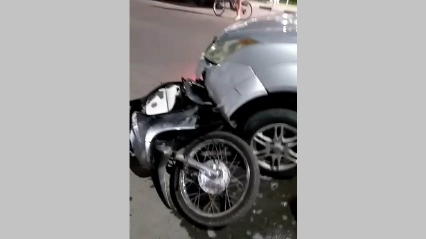 SAJ: Colisão entre carro e moto no São Benedito deixa mulher ferida - saj, destaque, transito