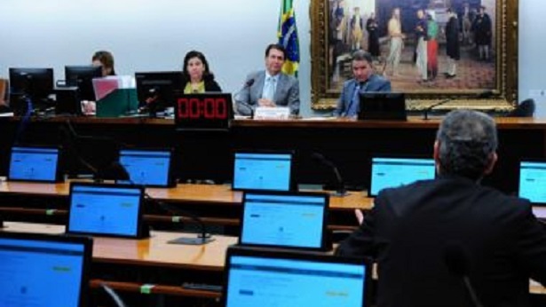 CCJ da Câmara aprova PEC que acaba com aposentadoria compulsória para magistrados condenados - brasil