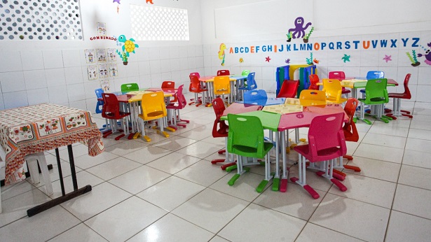 SAJ: Município instala mobiliário novo em 50 escolas - saj, bahia