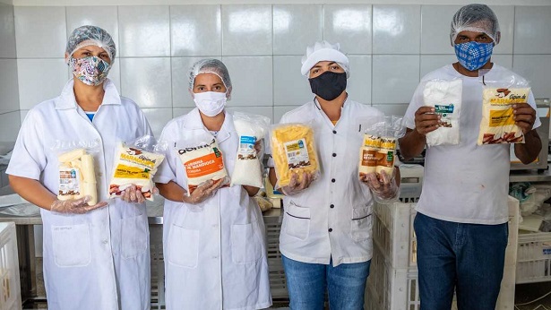 Maragogipe: Agricultores vendem derivados da mandioca para restaurantes e supermercados - noticias, maragojipe, destaque