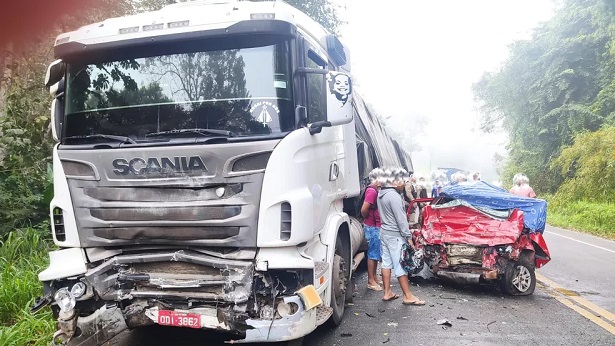 Aurelino Leal: Acidente entre caminhão e carro de passeio deixa dois mortos na BR-101 - aurelino-leal, transito