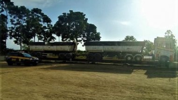 Teixeira de Freitas: PRF flagra caminhão com quase 20 toneladas de excesso de peso - teixeira-de-freitas, policia, noticias, bahia