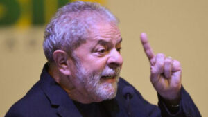 Acusação sobre rádios demonstra desespero de Bolsonaro em reta final da eleição, diz Lula - politica