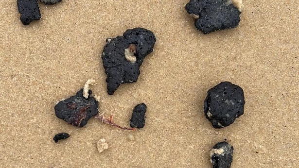 Porto Seguro: Manchas de óleo são encontradas em praias - porto-seguro, bahia
