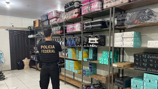 Polícia Federal faz operação contra venda ilegal de produtos na internet - policia, internet
