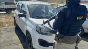 Cristópolis: Carro roubado que foi negociado por postes é recuperado na BR-242 - policia, noticias, cristopolis