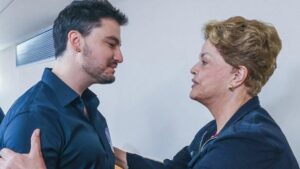 Felipe Neto pede desculpas a Dilma por apoio ao impeachment - politica, celebridade