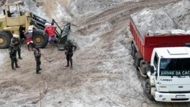 Maragogipe: Polícia Militar prende dois e apreende caminhão em extração ilegal de minério - noticias, maragojipe, destaque, bahia